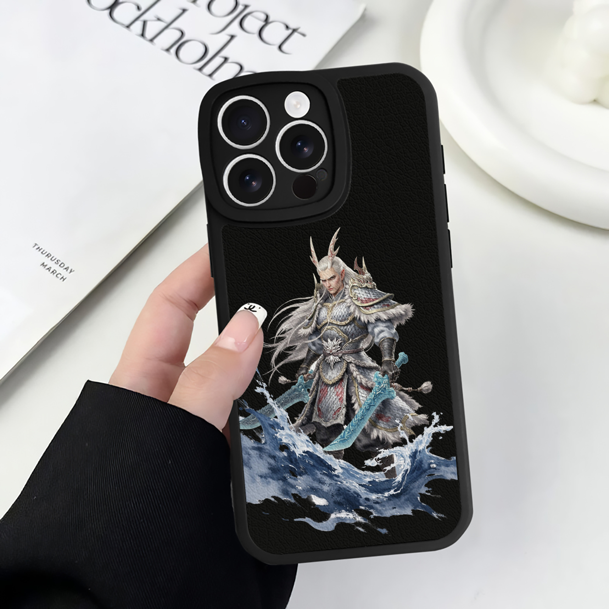 （画像用） Ne Zha 2 ナタ 魔童の大暴れ 【iPhone 16シリーズ対応】シリコンスマホケース（レザー調） 材質：シリコン